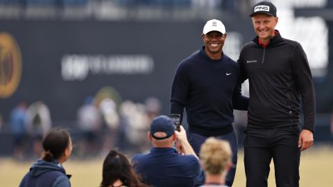 Meronk and Woods pose for a photo during their practice round.