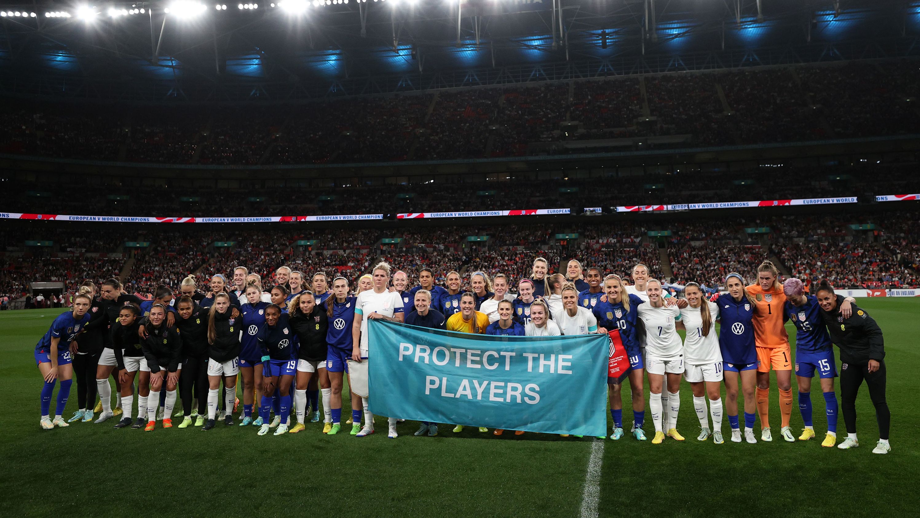 England and USWNT showed support for victims of abuse before the match. 