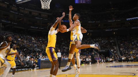 Poole drives to the basket against the Lakers. 