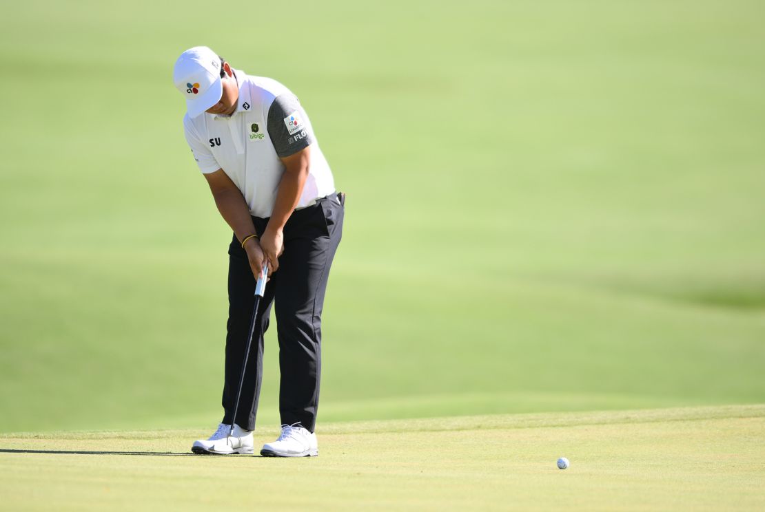 Kim putts on the ninth green during the final round.