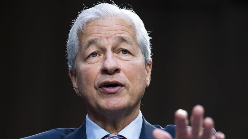 Read more about the article Stocks briefly sink after JPMorgan Chase CEO Jamie Dimon warns of recession – CNN
