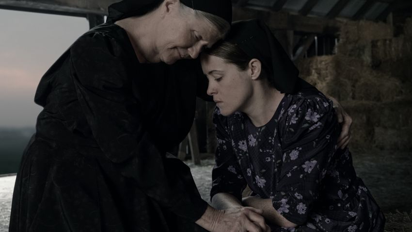 WT_04420_R5
Judith Ivey stars as Agata and Claire Foy as Salome in director Sarah Polley's film
WOMEN TALKING
An Orion Pictures Release
Photo credit: Michael Gibson
© 2022 Orion Releasing LLC. All Rights Reserved.