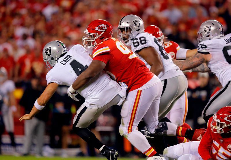 Chiefs Vs Raiders: Davante Adams Pushes Photographer And Controversial ...