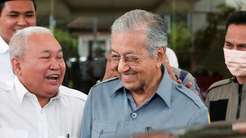 Aged 97, Malaysia's former leader Mahathir Mohamad is running for parliament again