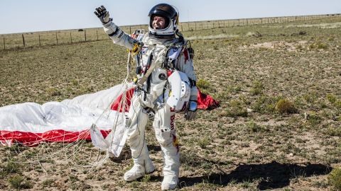 "L'unica cosa che non sapevo quando sono atterrato era: ho rotto la velocità del suono", dice Baumgartner.