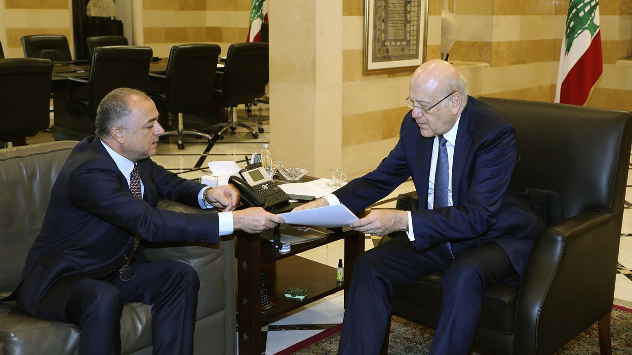 Lebanese Prime Minister Najib Makati (R) receives the final draft of the maritime border agreement between Lebanon and Israel from his deputy Elias Bou Saab (L) who leads the Lebanese negotiating team, in Beirut, Lebanon on Tuesday. 