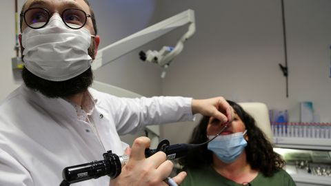 A full physical exam should be a part of any doctor visit for smell loss, the guidelines state.