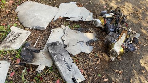 Partes de un dron después del ataque ruso a las instalaciones de almacenamiento de combustible en Kharkiv, Ucrania, el 6 de octubre de 2022.
