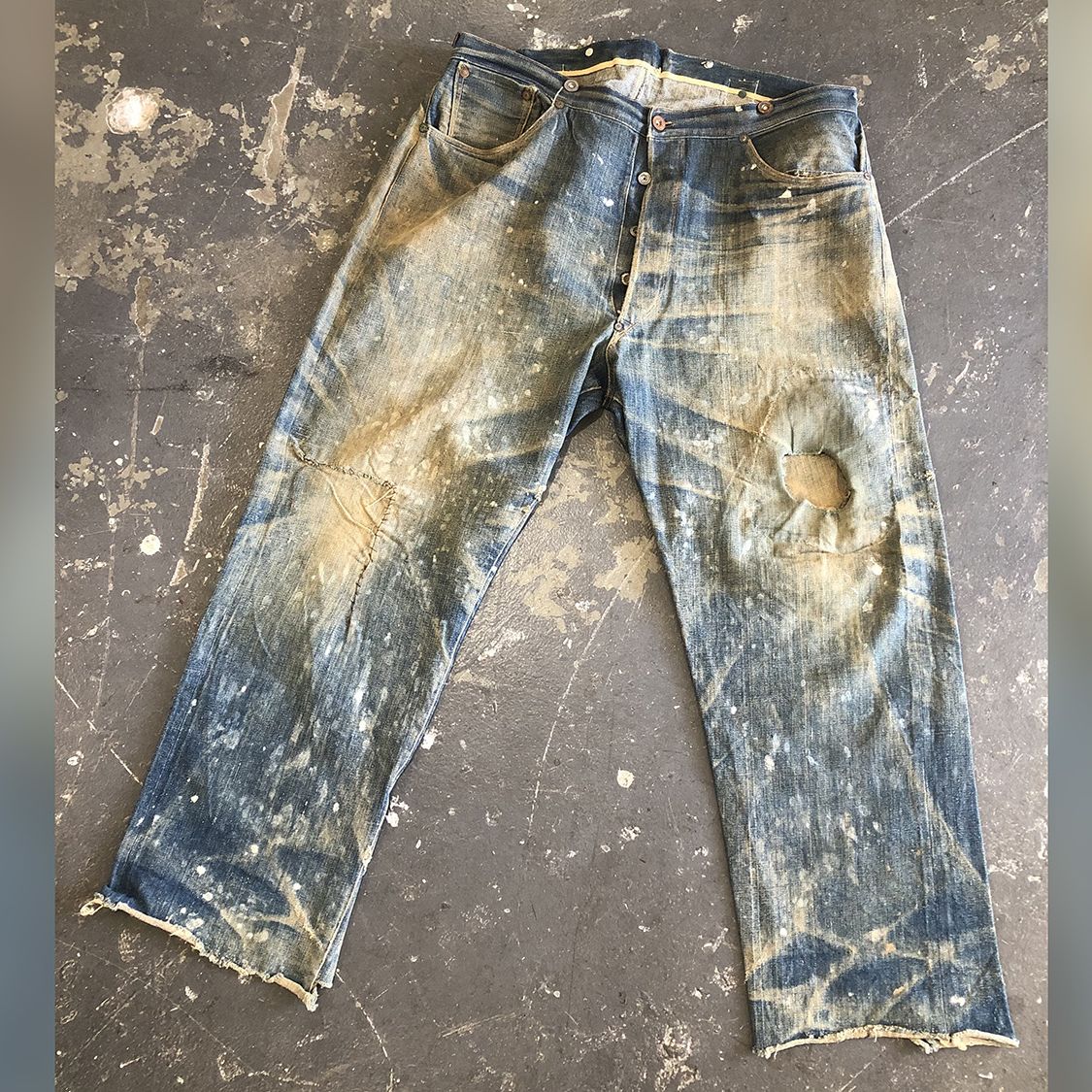 первые джинсы фото