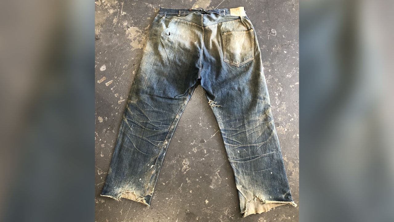 Infantil Trasplante segundo 19th-century Levi's jeans found in mine shaft sell for over $87,000 | CNN