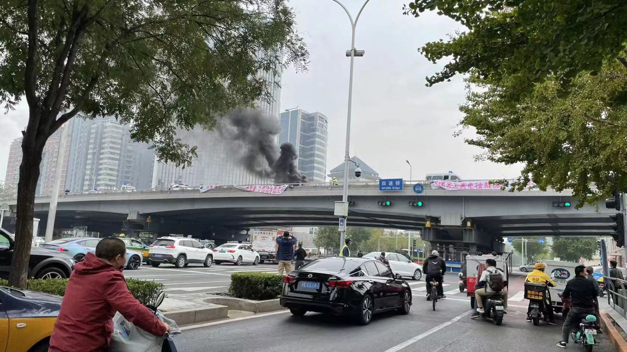 A protest banner on the Sitong Bridge overpass in Beijing on October 13, 2022.