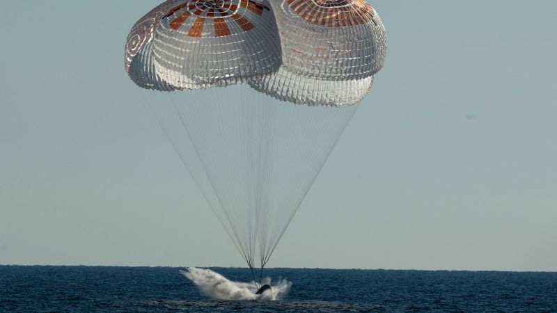 NASA、SpaceXミッション：フロリダ海岸国際宇宙ステーションから宇宙ステーションから家に帰る宇宙飛行士から戻ってきた宇宙飛行士