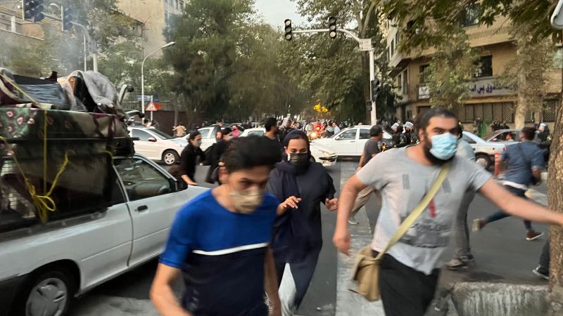 The doctors risking it all to treat Iran’s protesters | CNN
