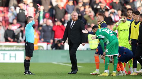 Sheffield United goalkeeper Wes Foderingham and Blackpool's Shayne Lavery are sent off by referee David Webb.