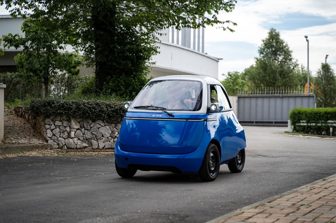 The "Docle" edition of the two-seat Microlino.
