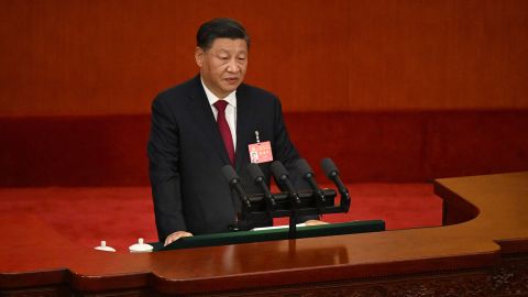 Le président chinois Xi Jinping prend la parole lors de la séance d'ouverture du 20e Congrès du Parti communiste chinois au Grand Palais du Peuple à Pékin le 16 octobre 2022.