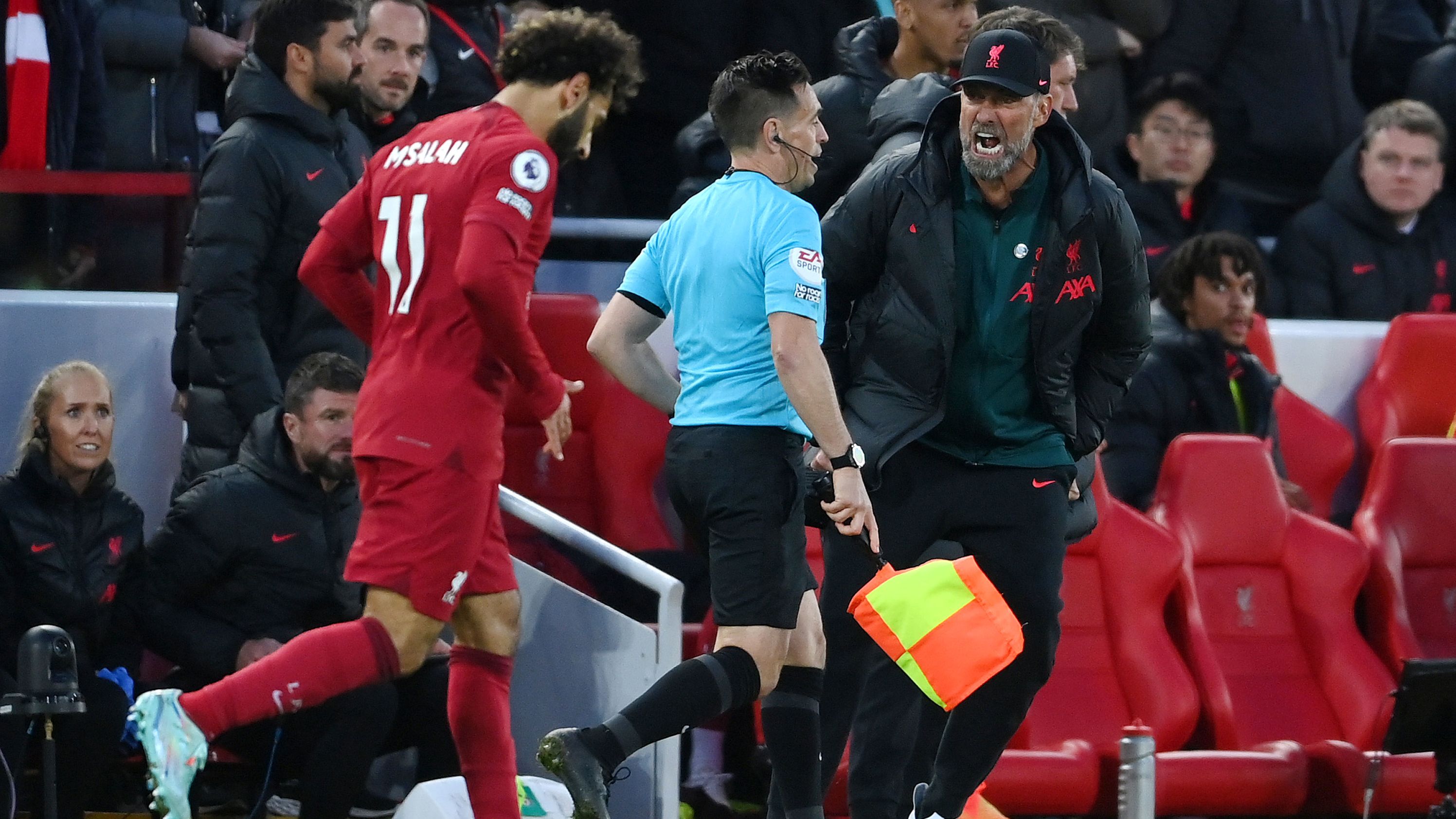 Klopp shouts at linesman Gary Beswick during the match. 