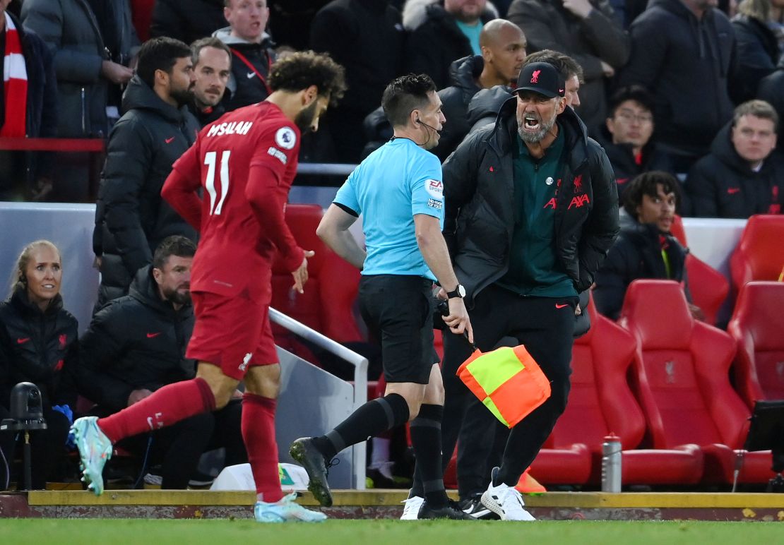 Klopp shouts at linesman Gary Beswick during the match. 