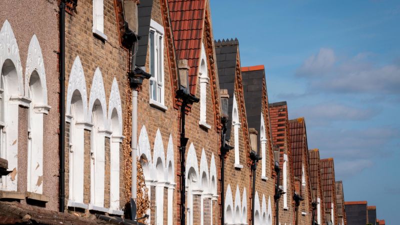 Are you a UK mortgage borrower hit hard by rising interest rates? Tell us your story | CNN Business