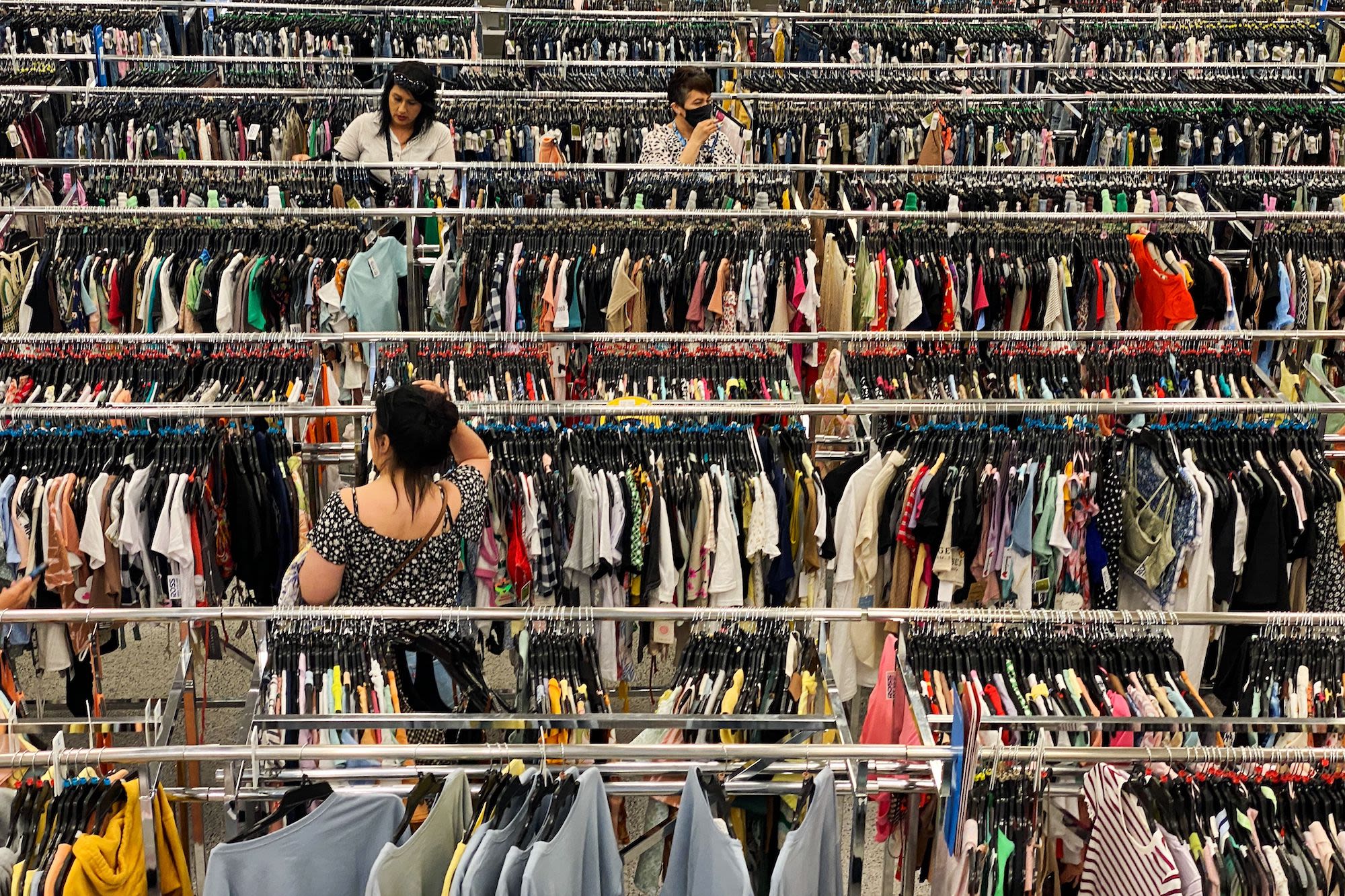 Online Clothing Shopping Increasing Comes With No-Return Policies - WSJ