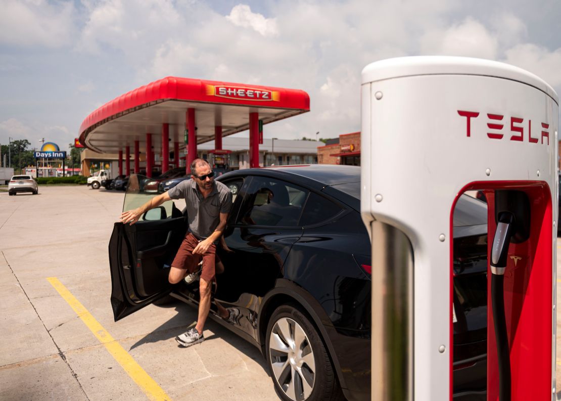 Why convenience stores aren't rushing to replace gas pumps with EV chargers
