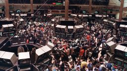 View of the floor of the New-York Stock Exchange where the Dow Jones dropped over 500 points, 19 October 1987, as stocks were devastated during one of the most frantic days in the exchange's history.