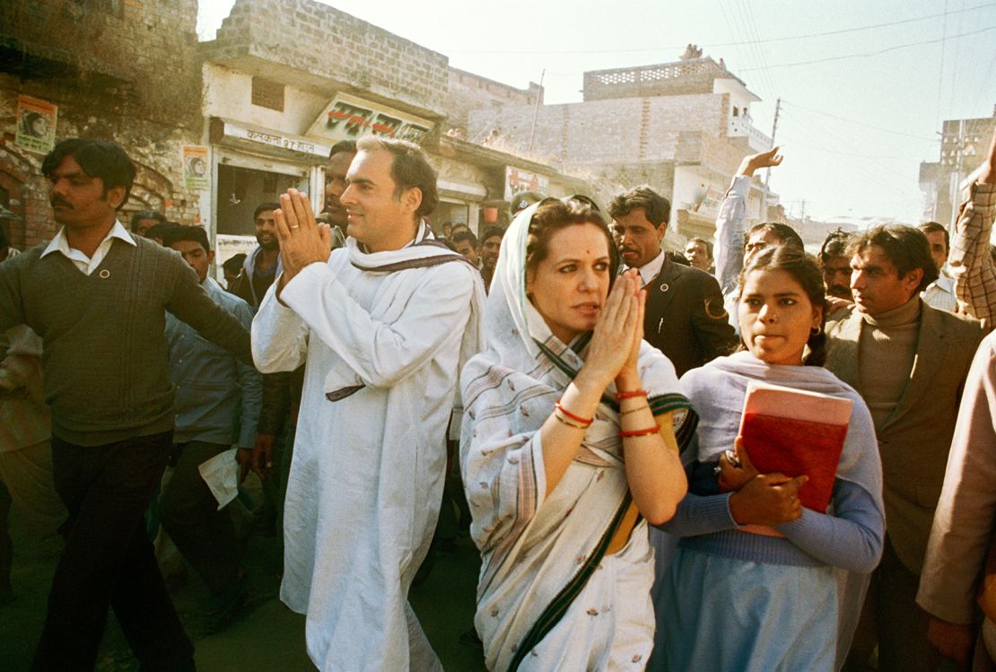 Rajiv Gandhi and his Italian-born wife, Sonia, during a campaign trip. 