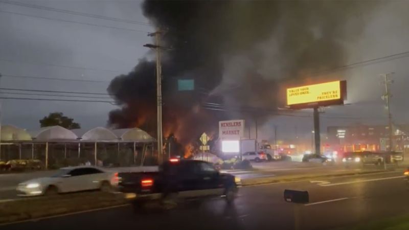 2 killed in plane crash at car dealership lot near Marietta, Ohio