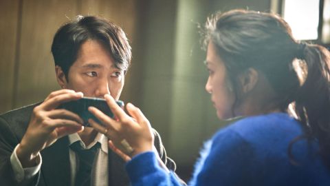 Park Hae-il y Tang Wei como detective y sospechoso reunidos por la muerte de un escalador.