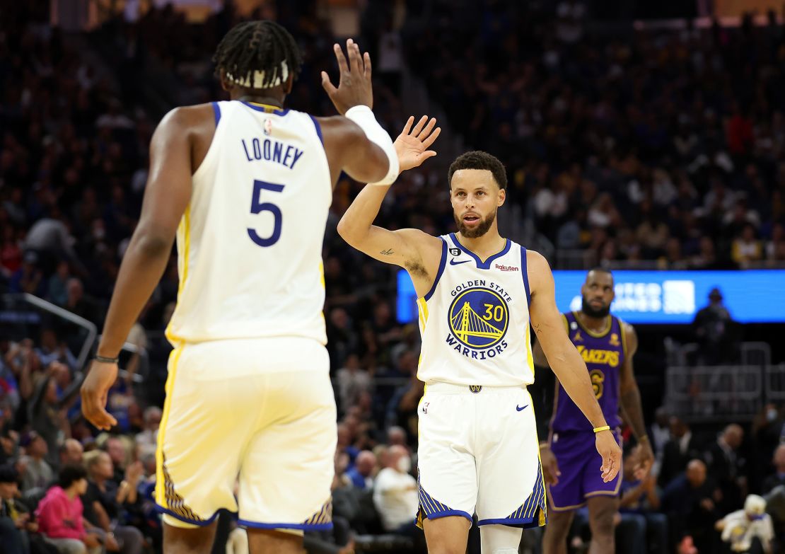 Curry high-fives Kevon Looney during the third quarter of the game against Lakers.