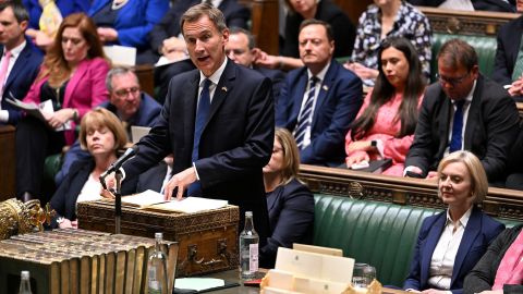 New finance minister Jeremy Hunt speaks at the House of Commons on Monday, with prime minister Liz Truss seated nearby. 