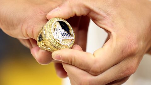 Curry inspects his championship ring during a ceremony prior to the game against the Lakers.