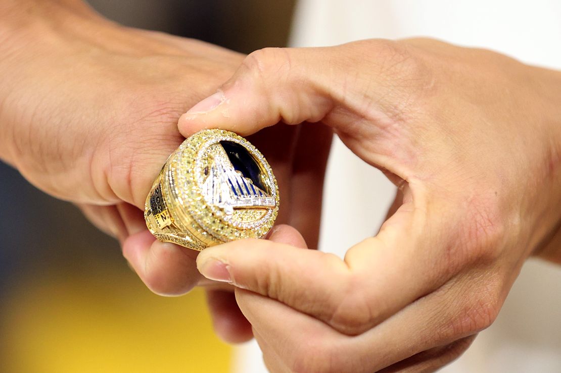 Curry inspects his championship ring during a ceremony prior to the game against the Lakers.