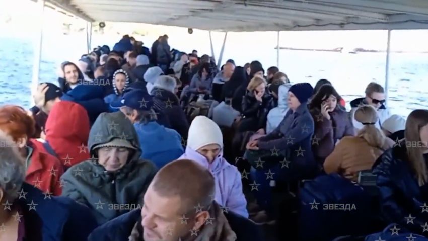 Ukrainians evacuate Kherson