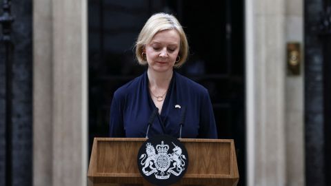 British Prime Minister Liz Truss announces her resignation outside 10 Downing Street on October 20, 2022.