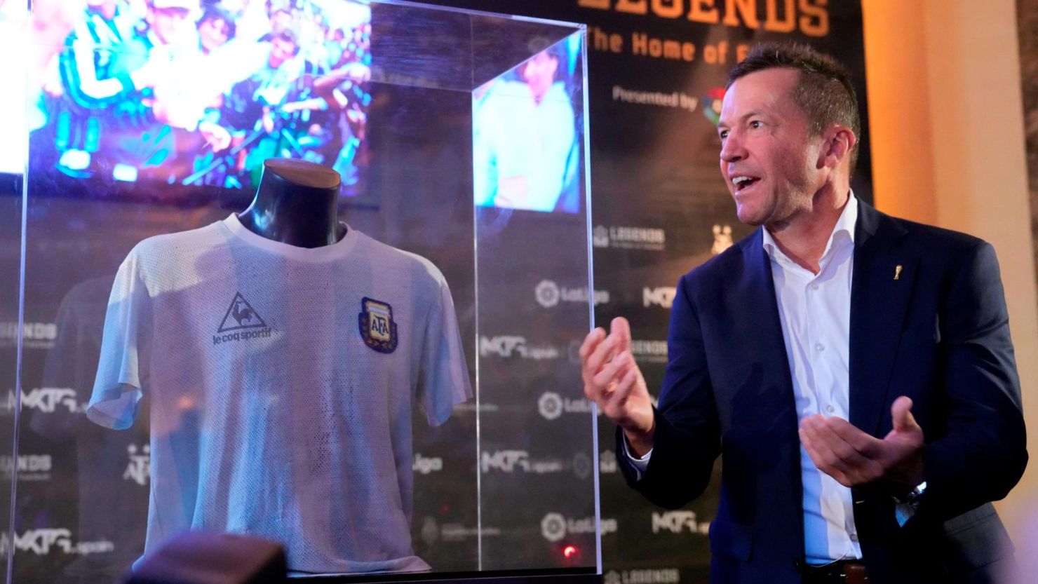 According to reports, Lothar Matth?us and Diego Maradona swapped shirts at halftime in the final.