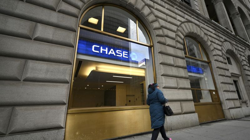 Inflation has people living paycheck to paycheck. Here’s how some banks are responding | CNN Business