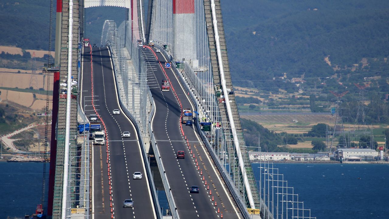 The 1915 Canakkale Bridge has the world's longest suspension bridge span. 
