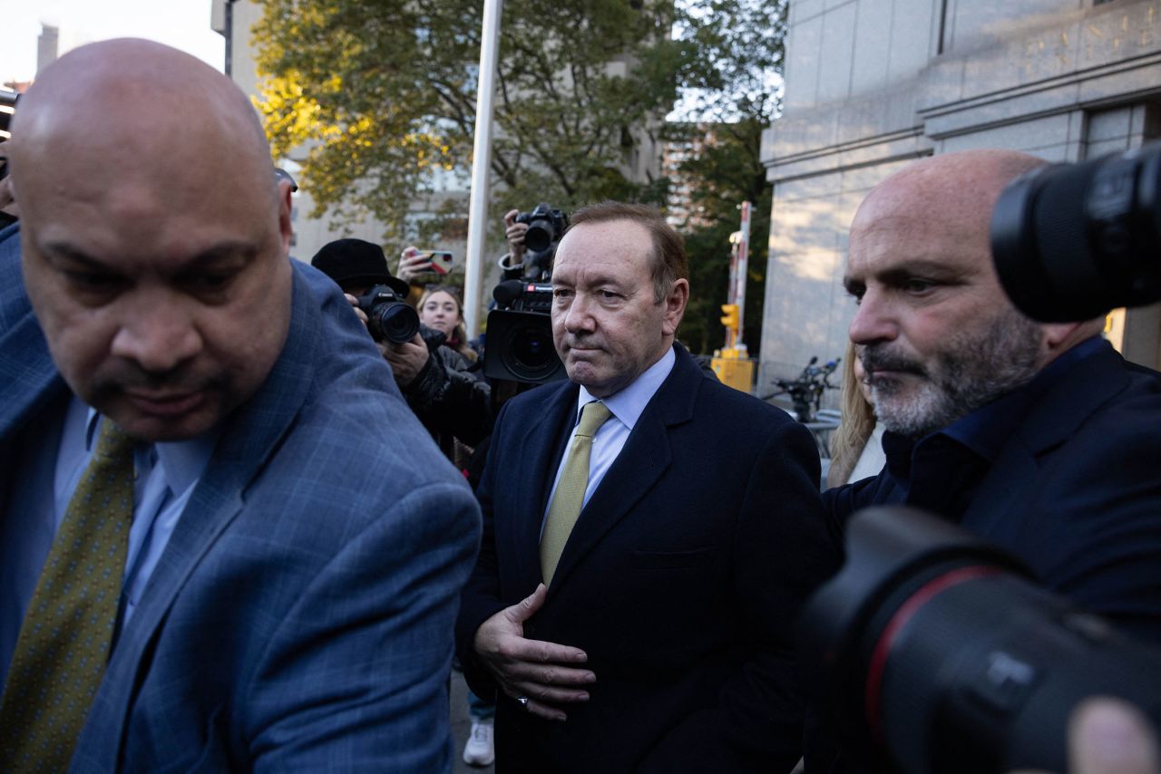 Actor Kevin Spacey leaves court in New York on Thursday, October 20. The jury on Thursday afternoon <a href=
