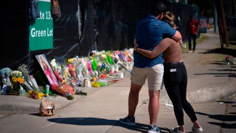 Two friends of a victim of the fatal crowd surge at the Astroworld Festival embraced at a Houston memorial on November 7, 2021. 