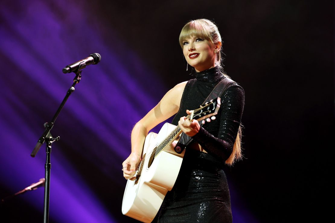 Taylor Swift performs onstage during NSAI 2022 Nashville Songwriter Awards at Ryman Auditorium in Nashville, Tennessee on September 20, 2022. 