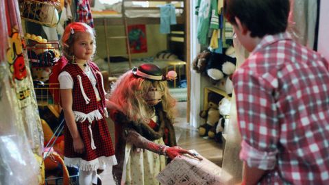 Drew Barrymore and  Henry Thomas in 