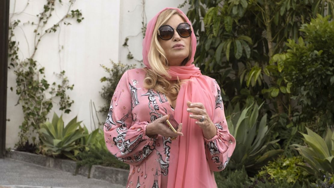 Jennifer Coolidge in a scene from "The White Lotus."