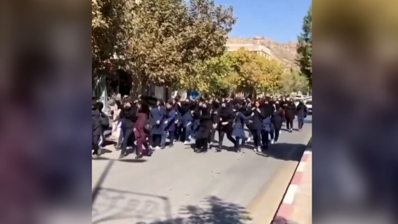 High school girls protest against the Iranian regime in Sananda. CNN obtained this video from the pro-reform activist outlet IranWire