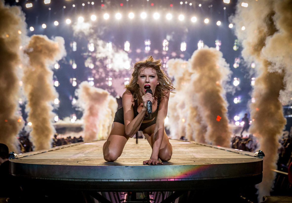 Swift performs onstage at the Staples Center in Los Angeles during her 1989 tour in 2015.