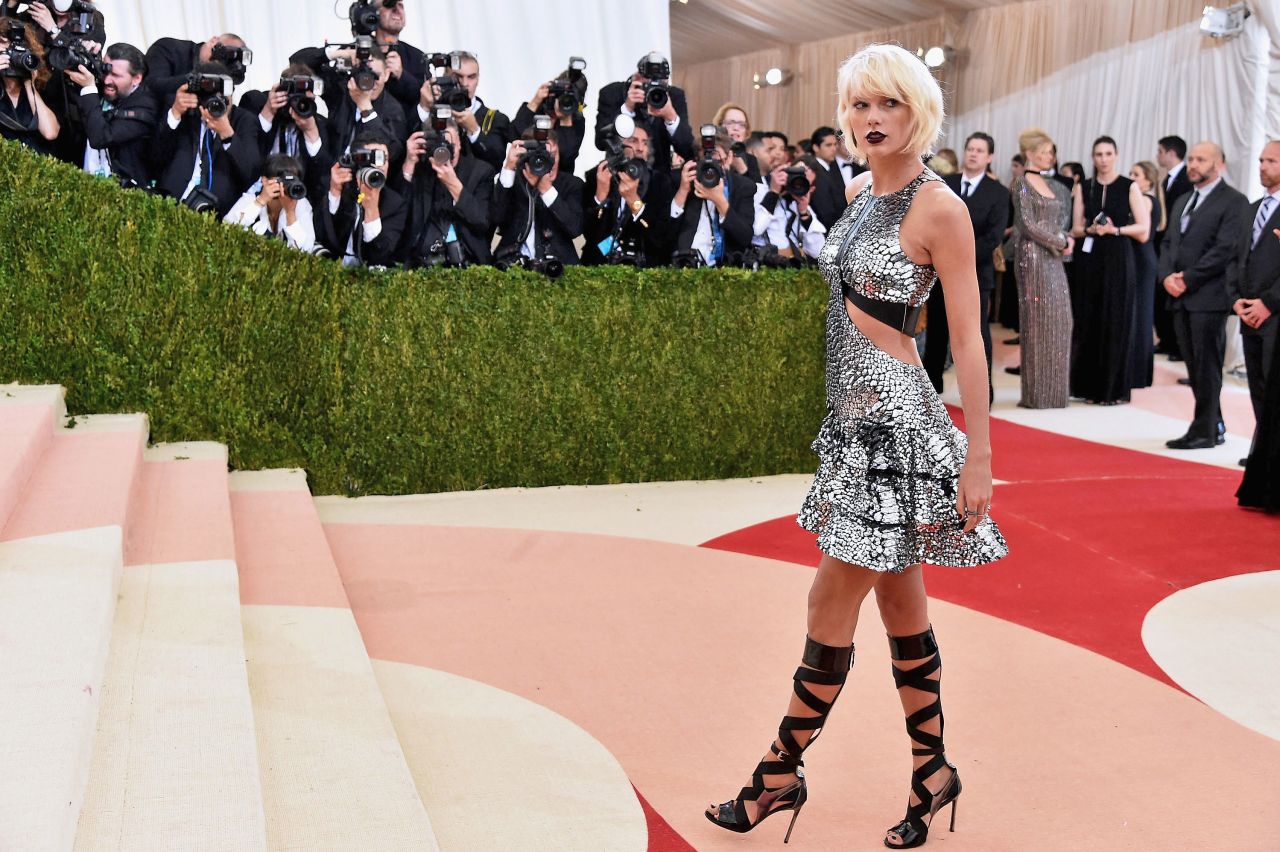 Swift attends the "Manus x Machina: Fashion In An Age Of Technology" gala at New York's Metropolitan Museum of Art in 2016.