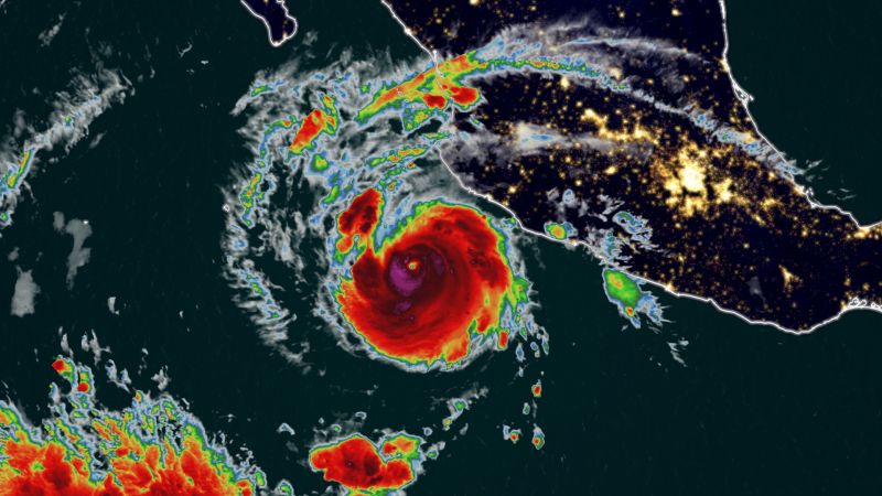 Hurricane Roslyn rapidly intensifies into a Category 3 storm, forecast to hit western Mexico this weekend | CNN