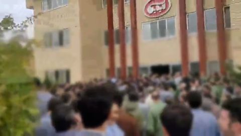 Les travailleurs de l'usine de chocolat Aidin à Tabriz ont entamé une grève en solidarité avec les manifestations à travers le pays.  (Iran Wire)   