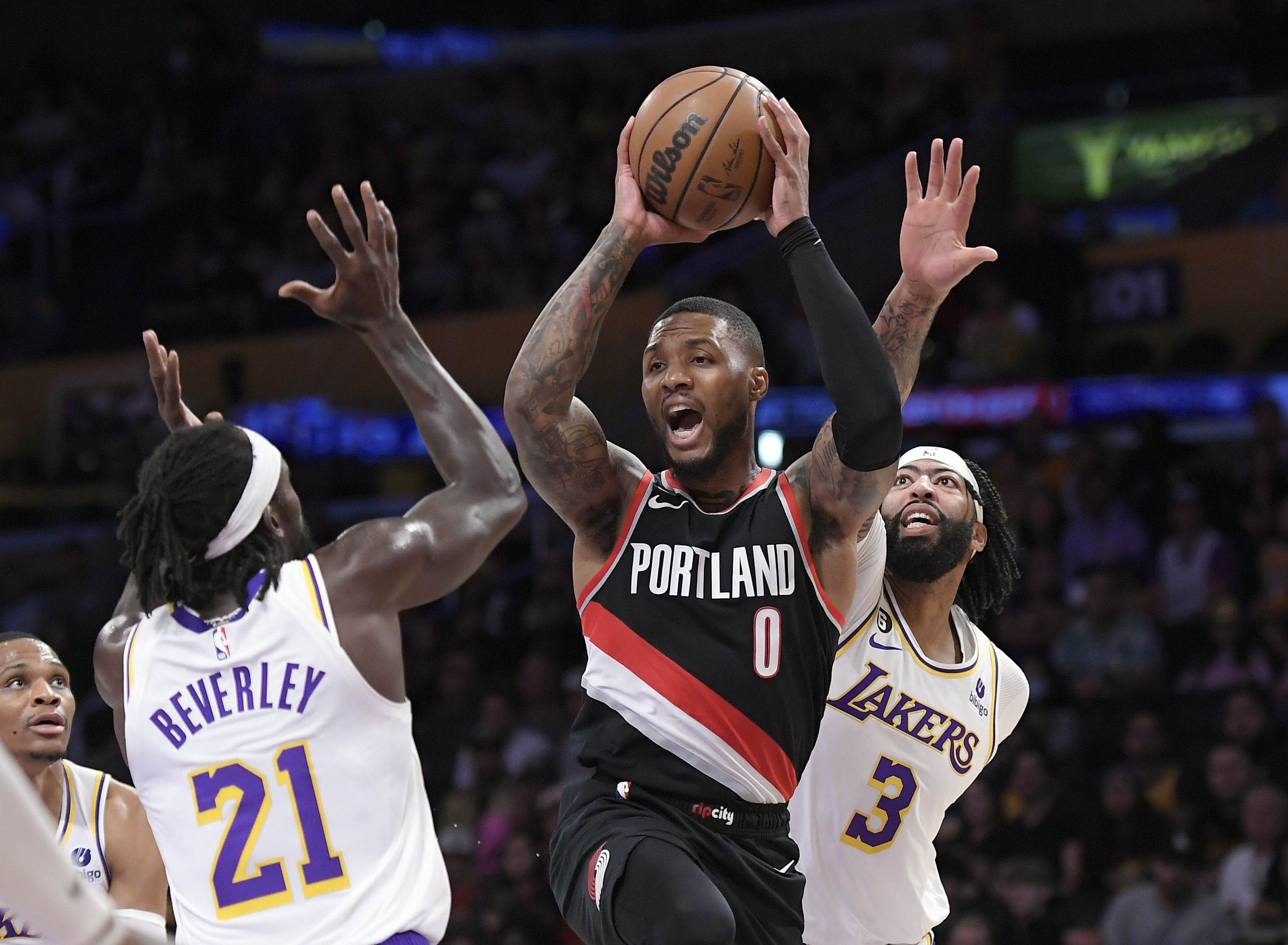 LeBron Gets 31 in Lakers' 128-109 Rout of Dame-less Blazers - Bloomberg
