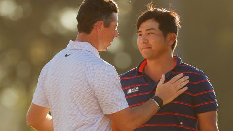 Kitayama congratulates McIlroy on his win.